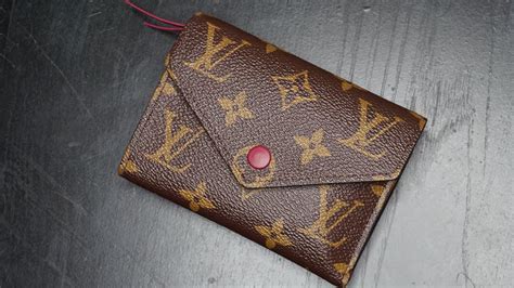 louis vuitton victorine wallet similar